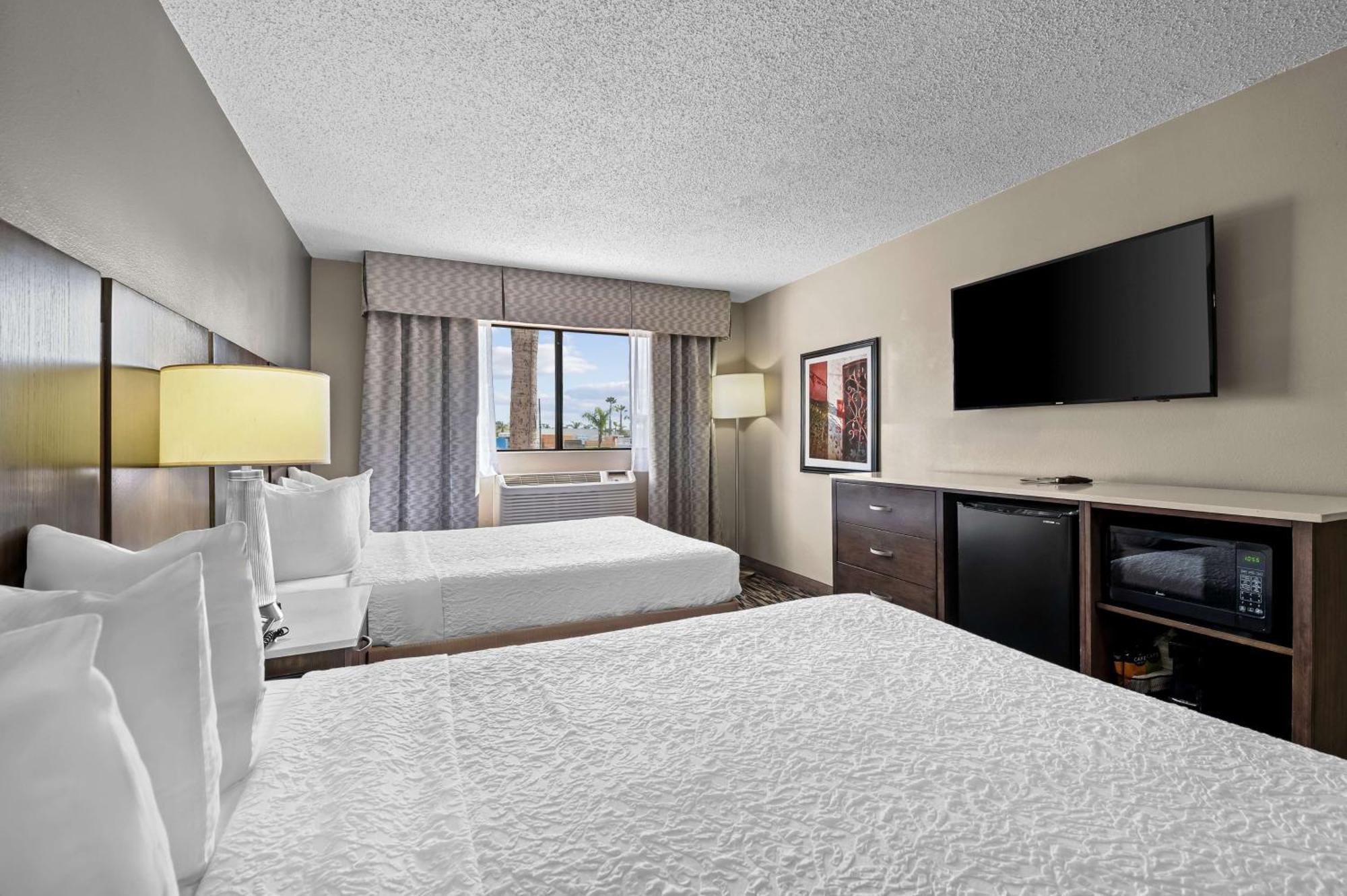 Best Western Los Alamitos Inn & Suites Exterior photo