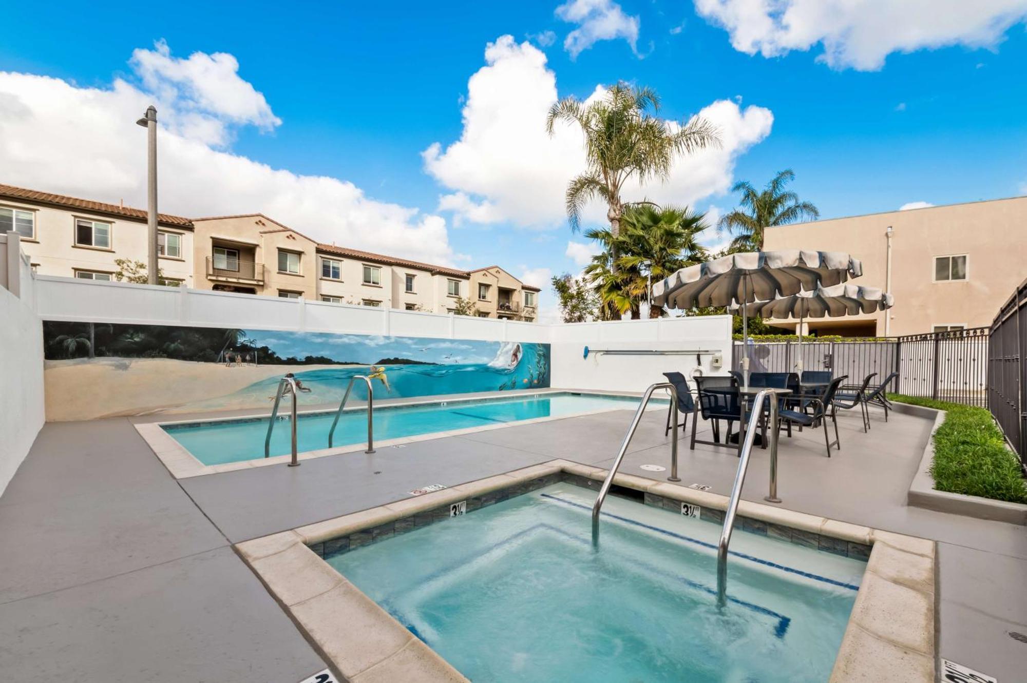 Best Western Los Alamitos Inn & Suites Exterior photo