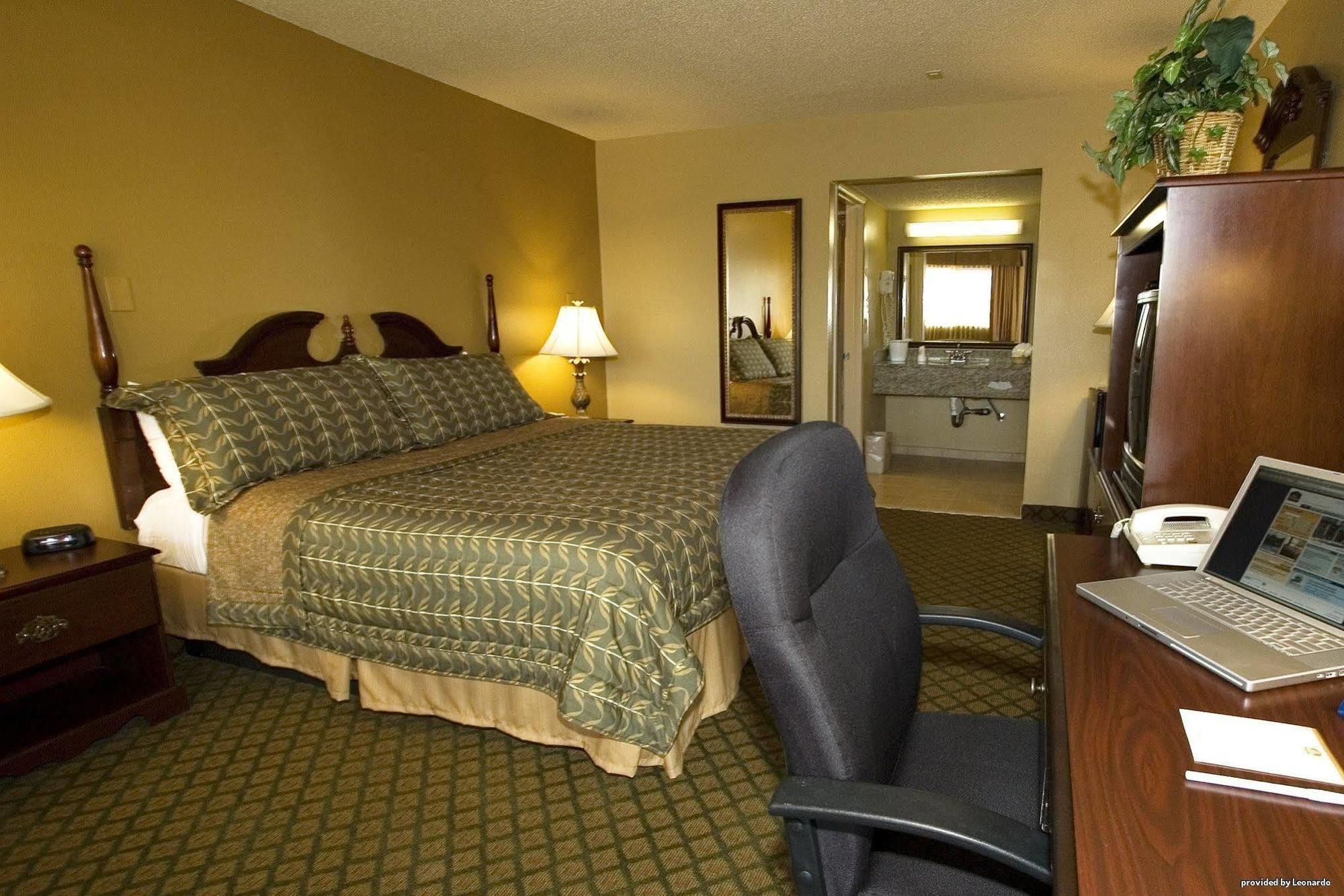 Best Western Los Alamitos Inn & Suites Room photo